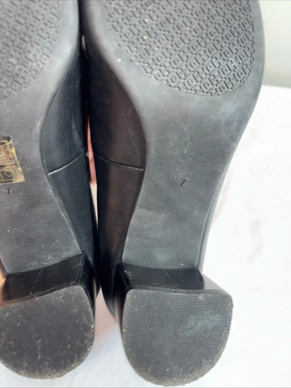 Tory Burch Black Leather Logo Round-Toe with heel  with Gold Emblem